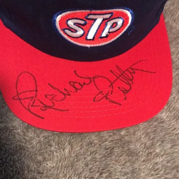Richard Petty STP Autograph hat NWT - Picture 2 of 3